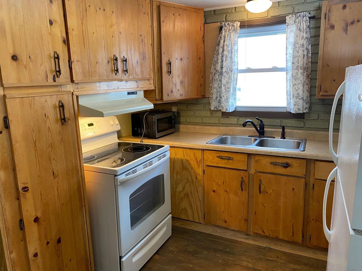 Wausau House: 266 Chellis St