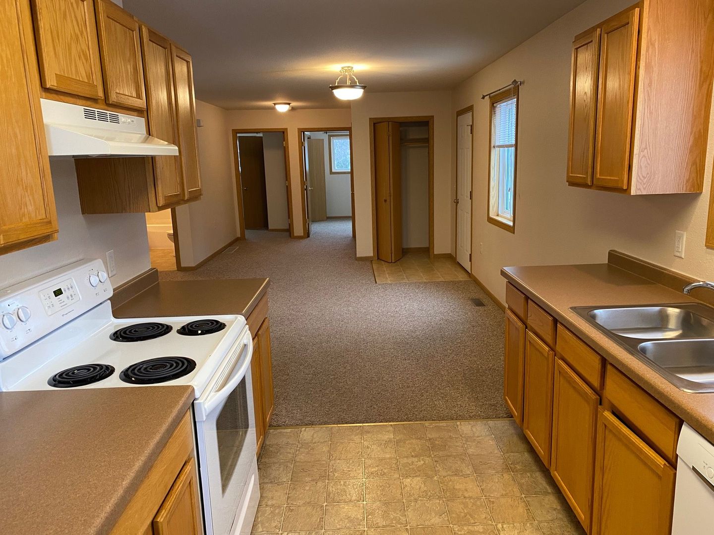 Rhinelander Apartment: 1431 N Stevens Street