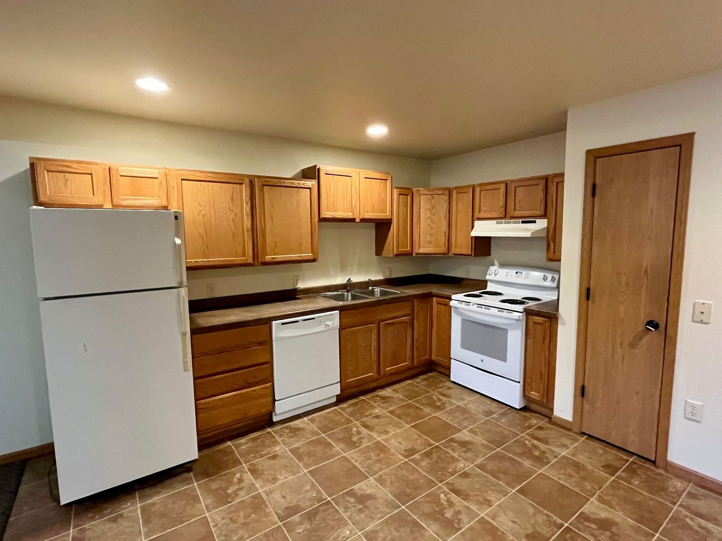 Weston Apartment: 3104 Jelinek Ave