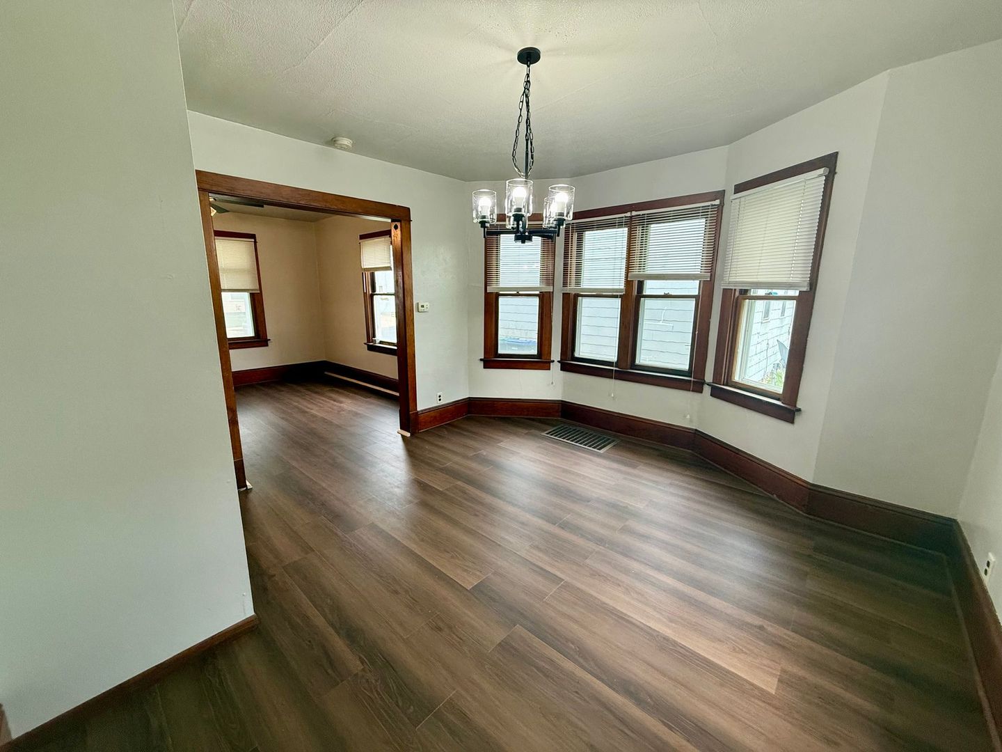 Marshfield Apartment: 312 W Arnold St