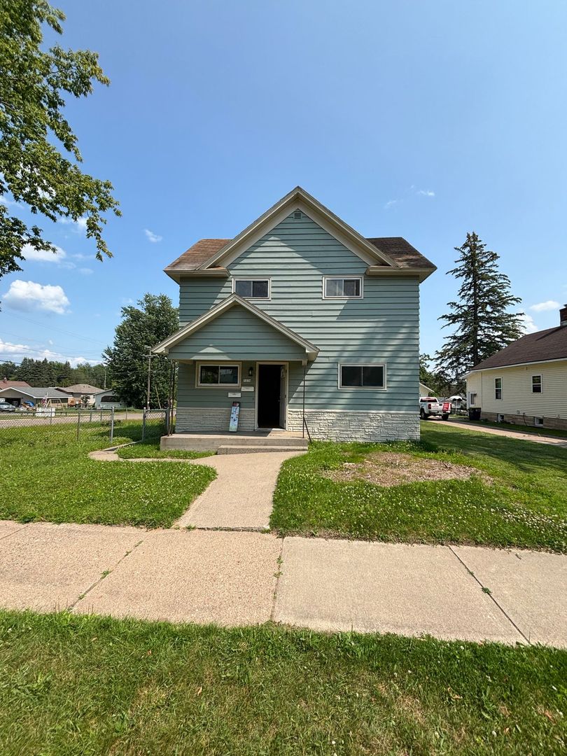 Rhinelander Apartment: 1034 Pinos St
