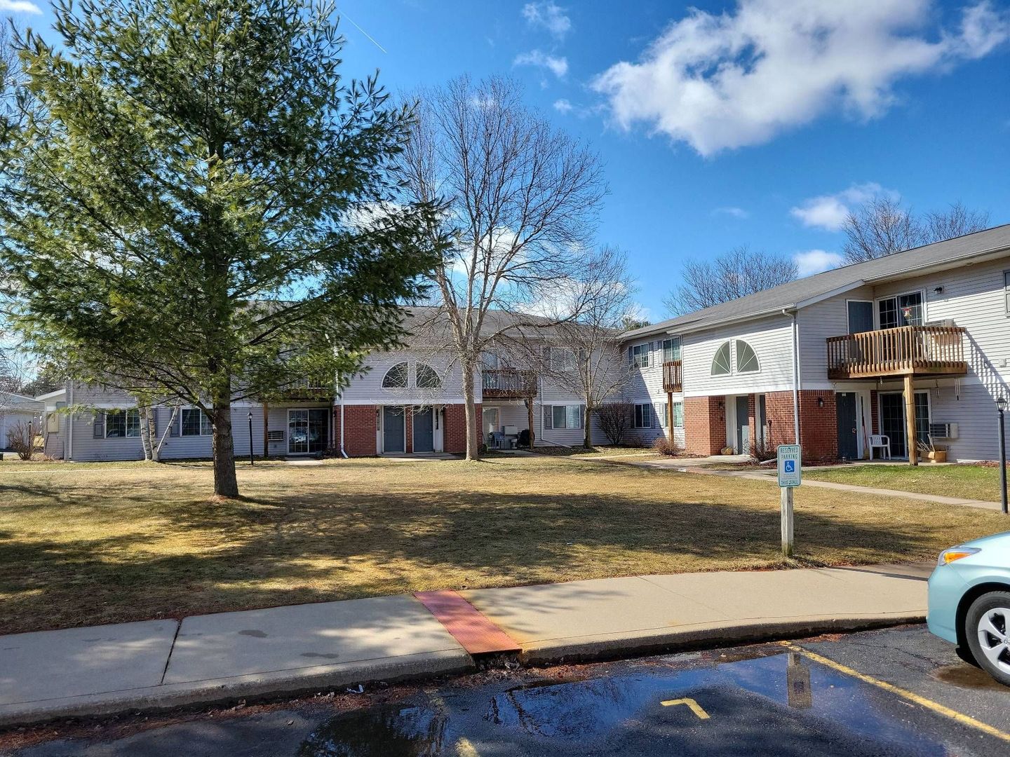 Westfield Apartment: 244 W 4th St