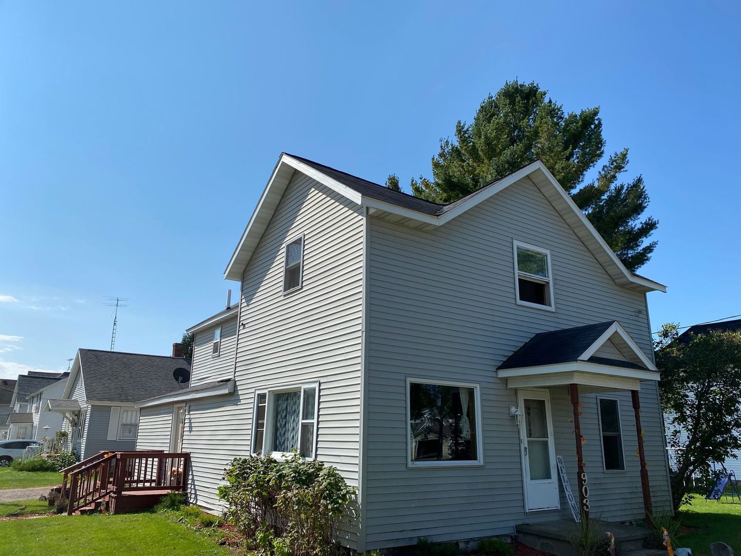 Antigo House: 903 8th Ave