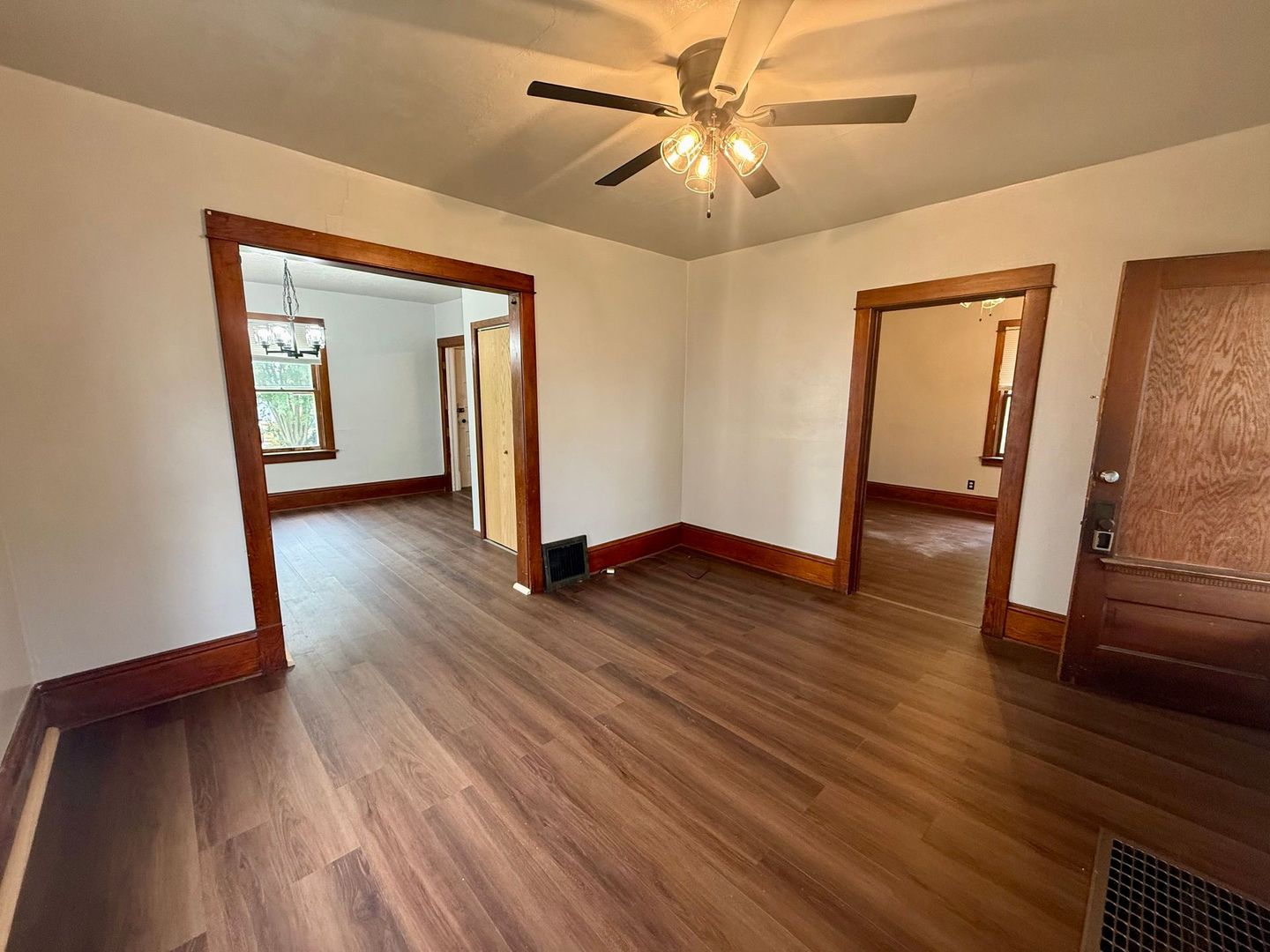 Marshfield Apartment: 312 W Arnold St