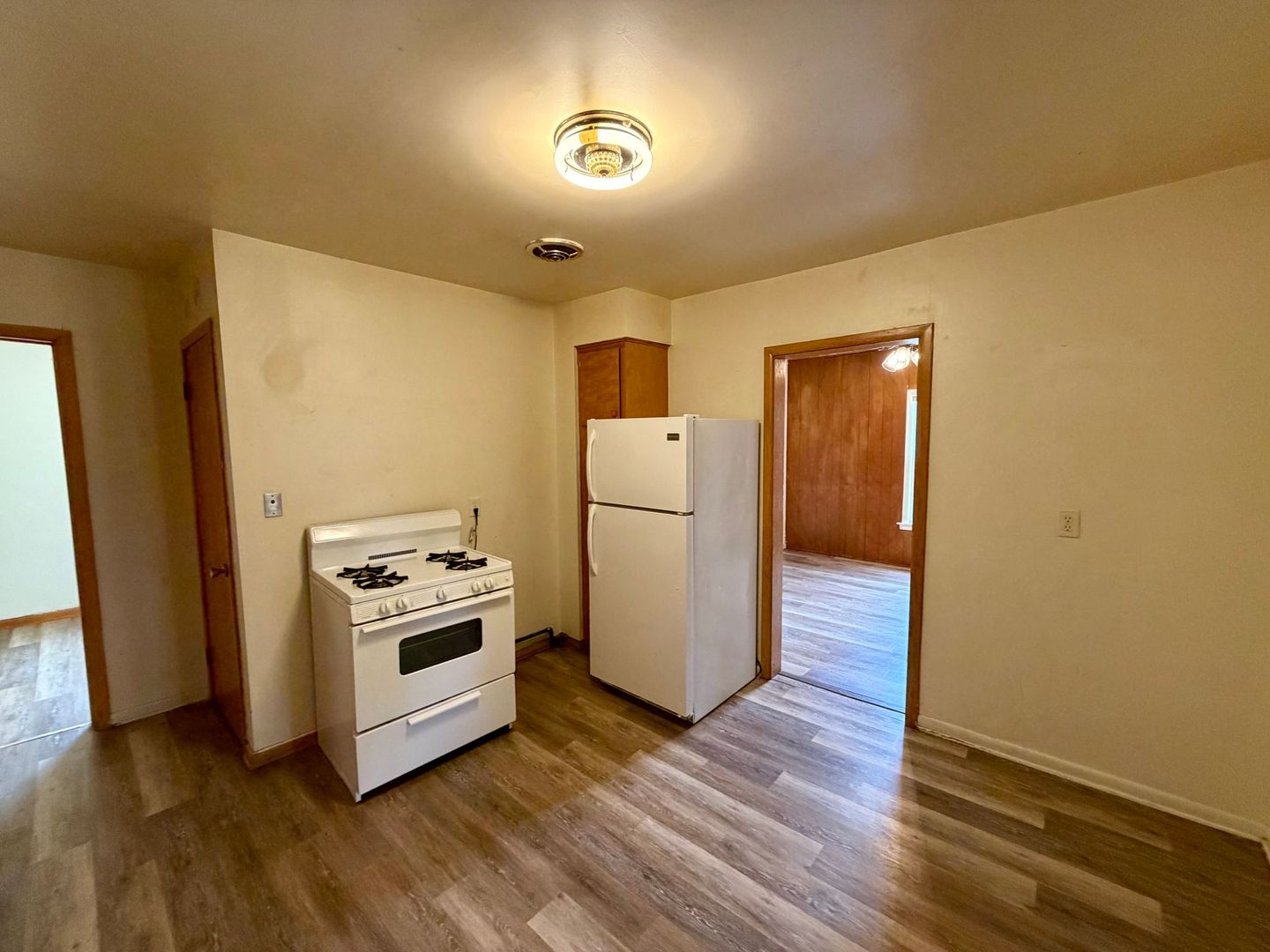 Wausau Apartment: 1120 S 12th Ave