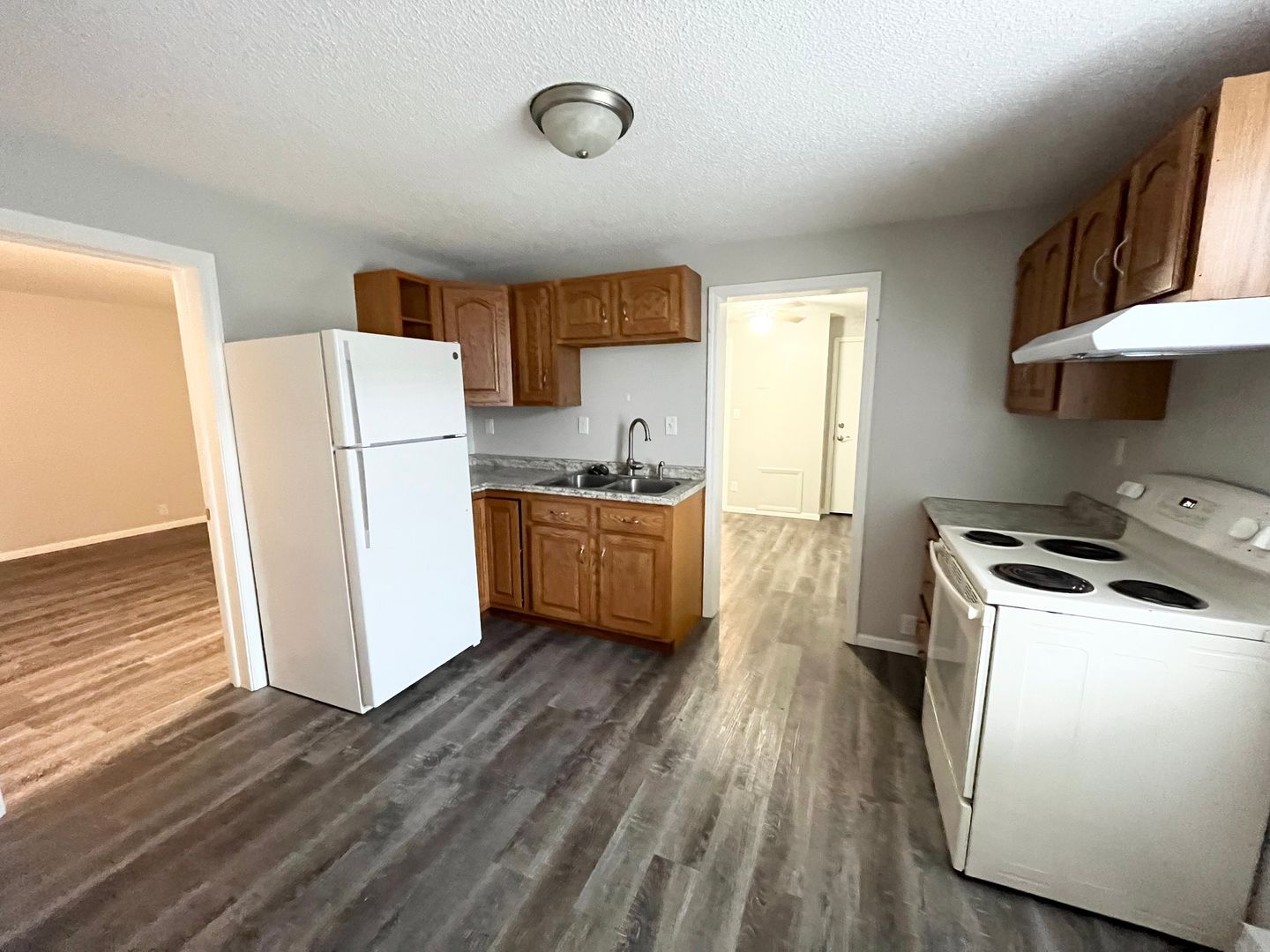 Tomahawk Apartment: 22 S Tomahawk Ave