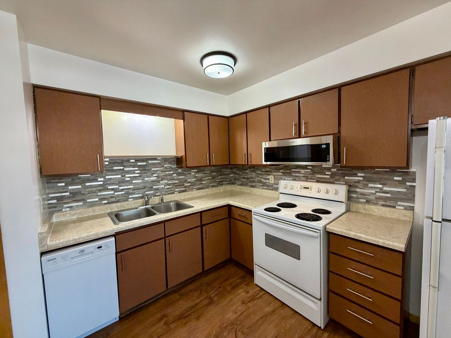 Stevens Point Apartment: 1120 Sunset Blvd
