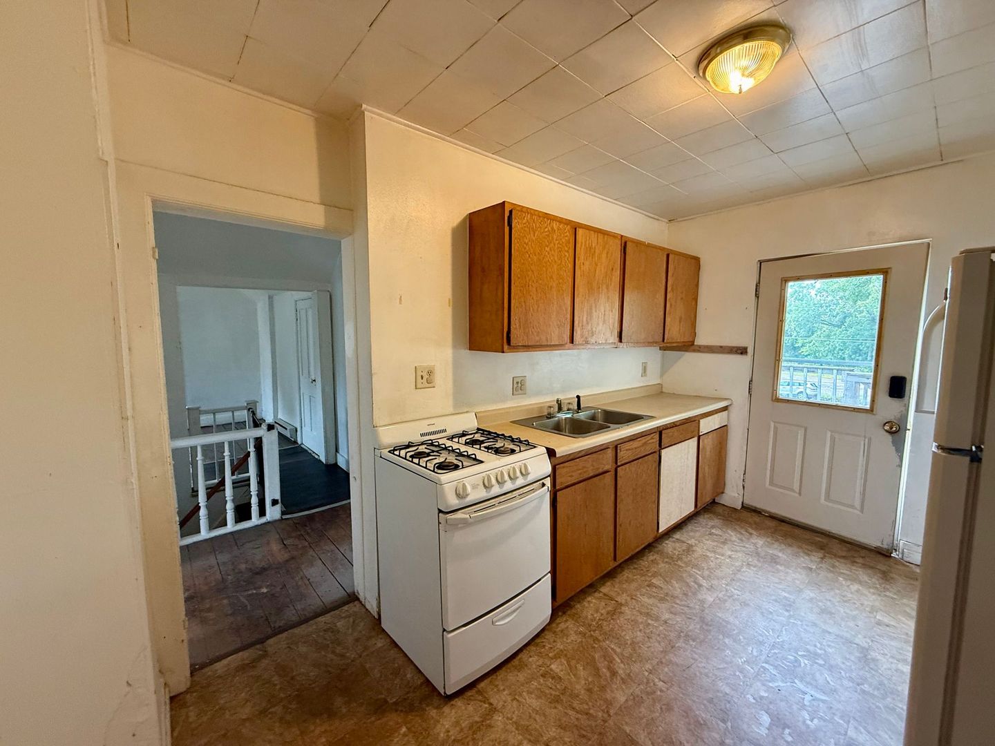 Merrill Apartment: 201 East 1st Street