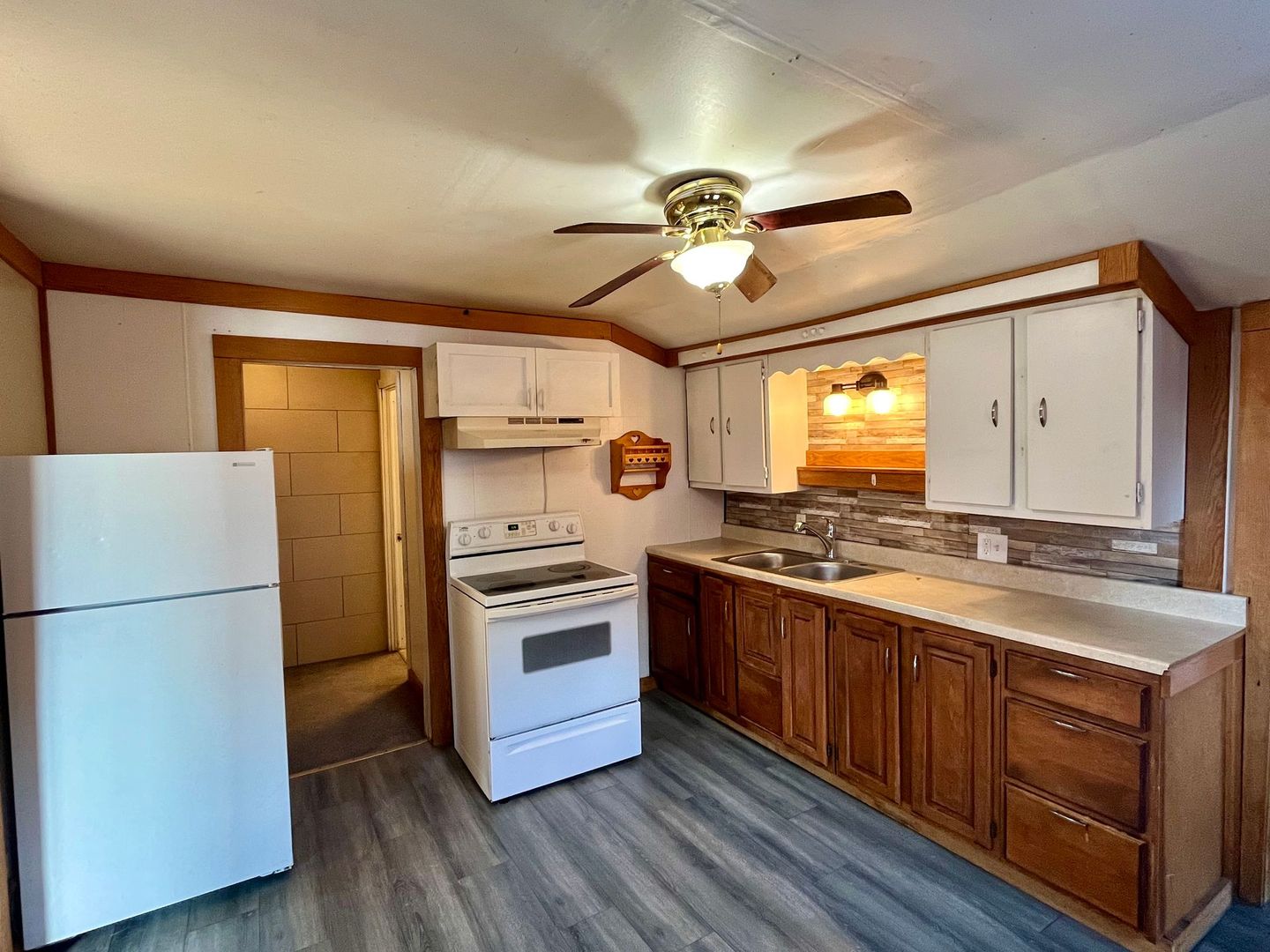 Rhinelander House: 626 N Stevens St