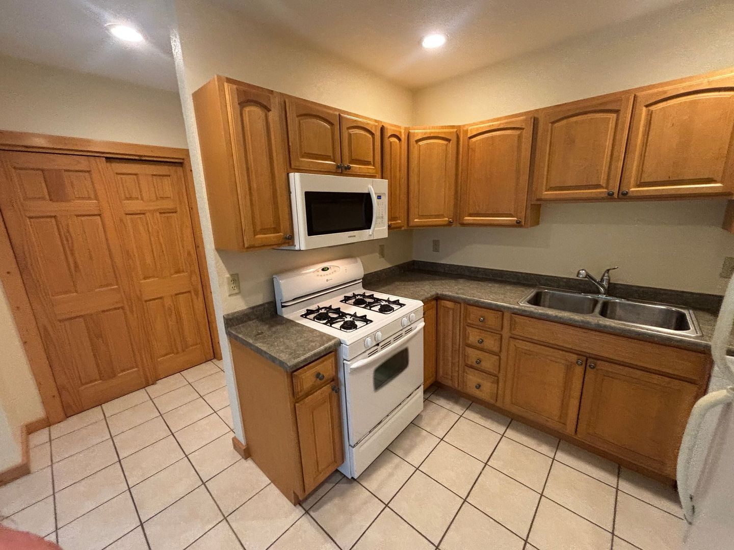 Rhinelander Apartment: 436 Thayer St