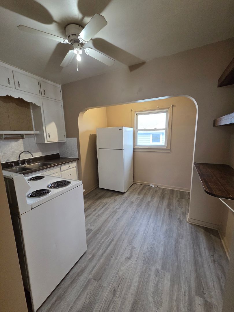 Marinette Apartment: 304 Lake Street