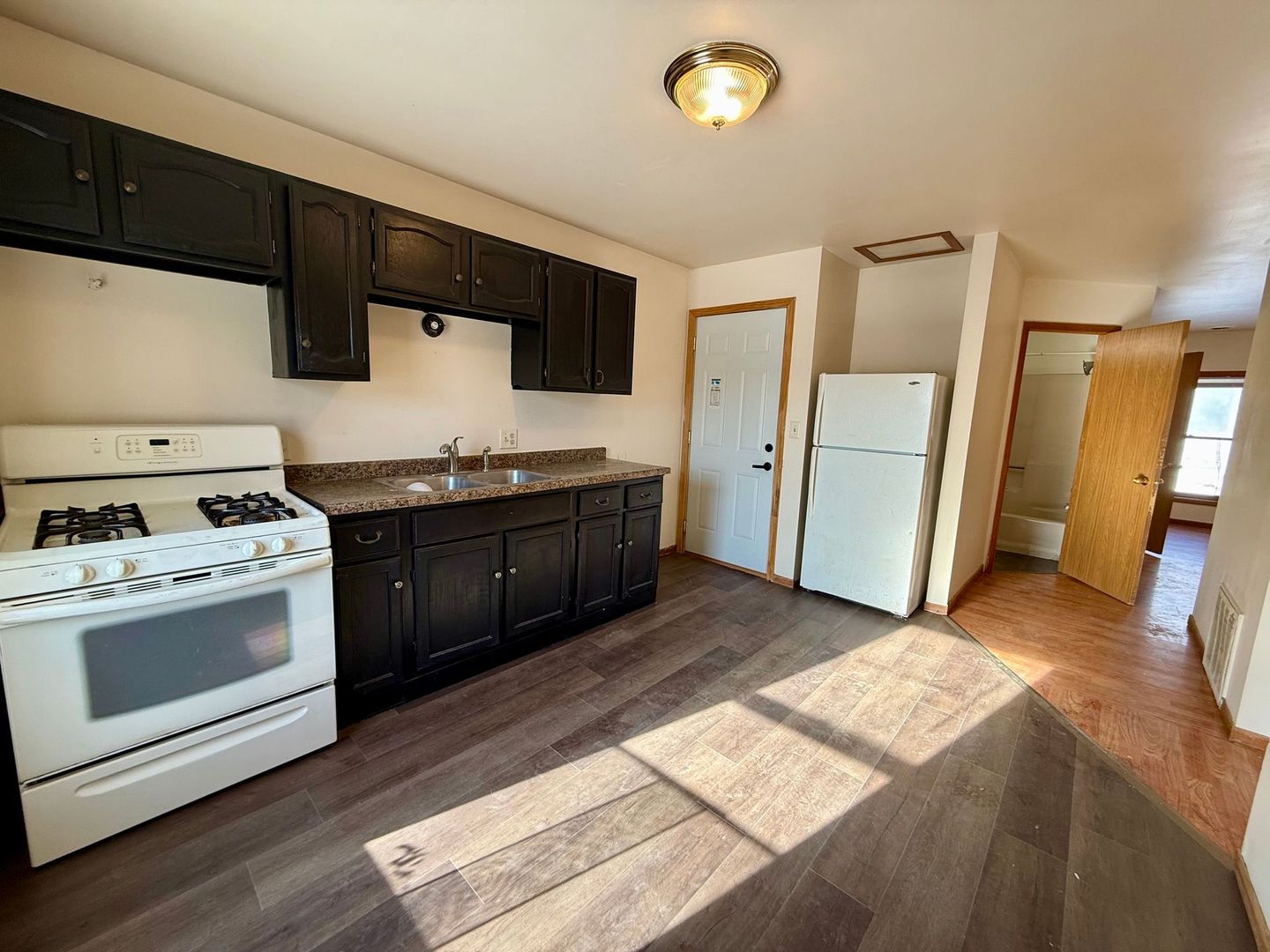 Wausau Apartment: 1111 Kickbusch St