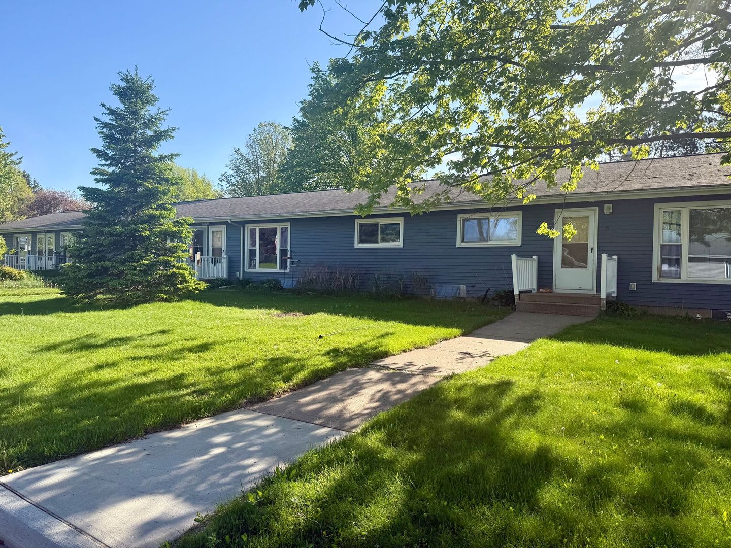 Edgar Apartment: 212 N 1st Ave
