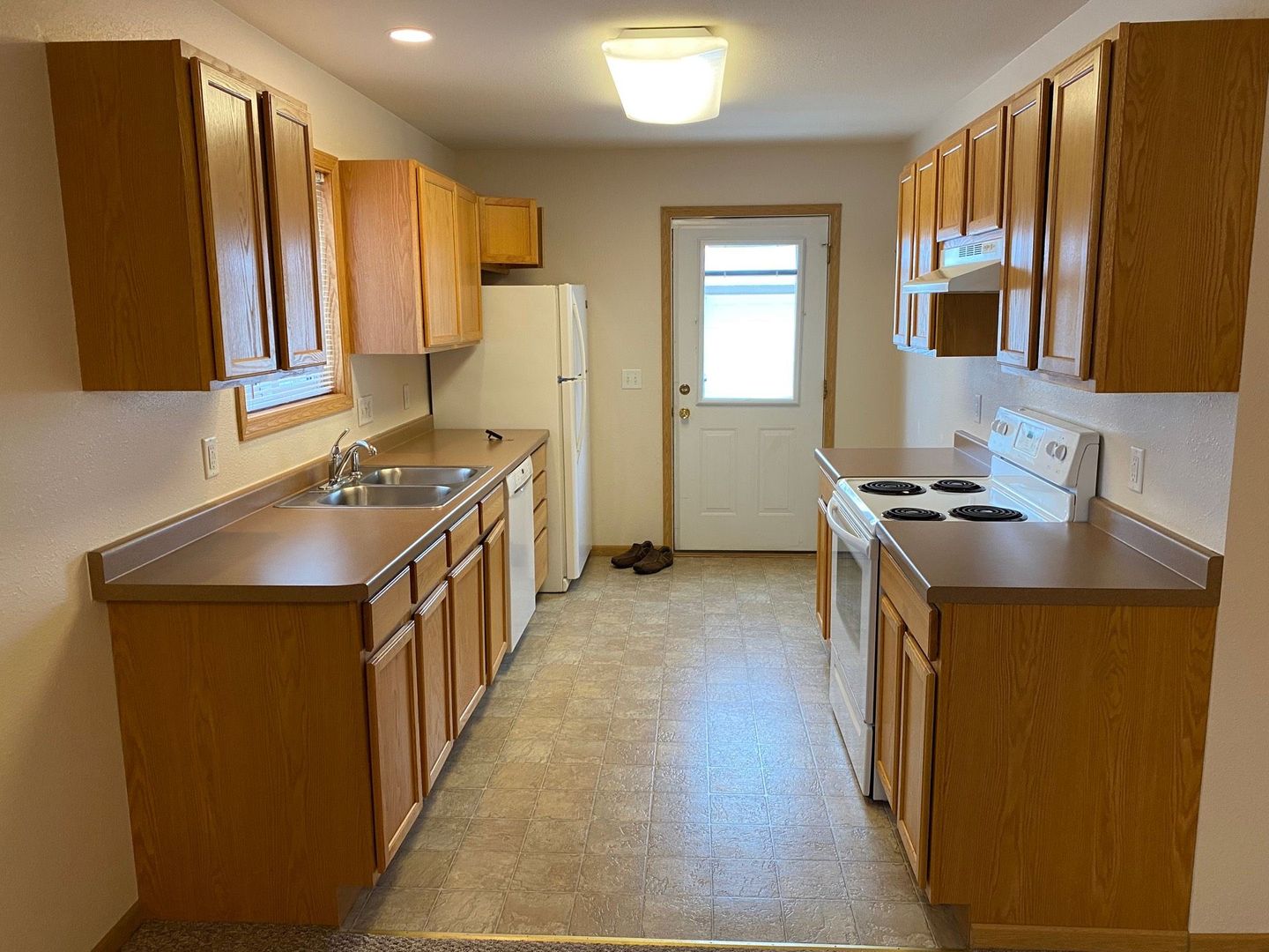 Rhinelander Apartment: 1431 N Stevens Street