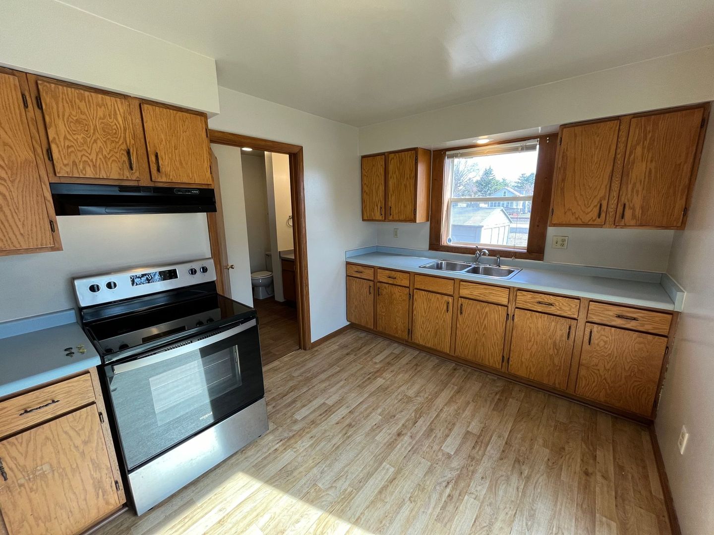 Oshkosh Apartment: 622 Grand St