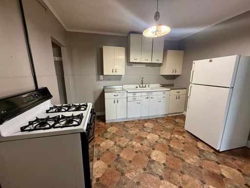2 Bed 1 Bath Upper in Wittenberg : Fall into savings! – NO DEPOSIT Required!
