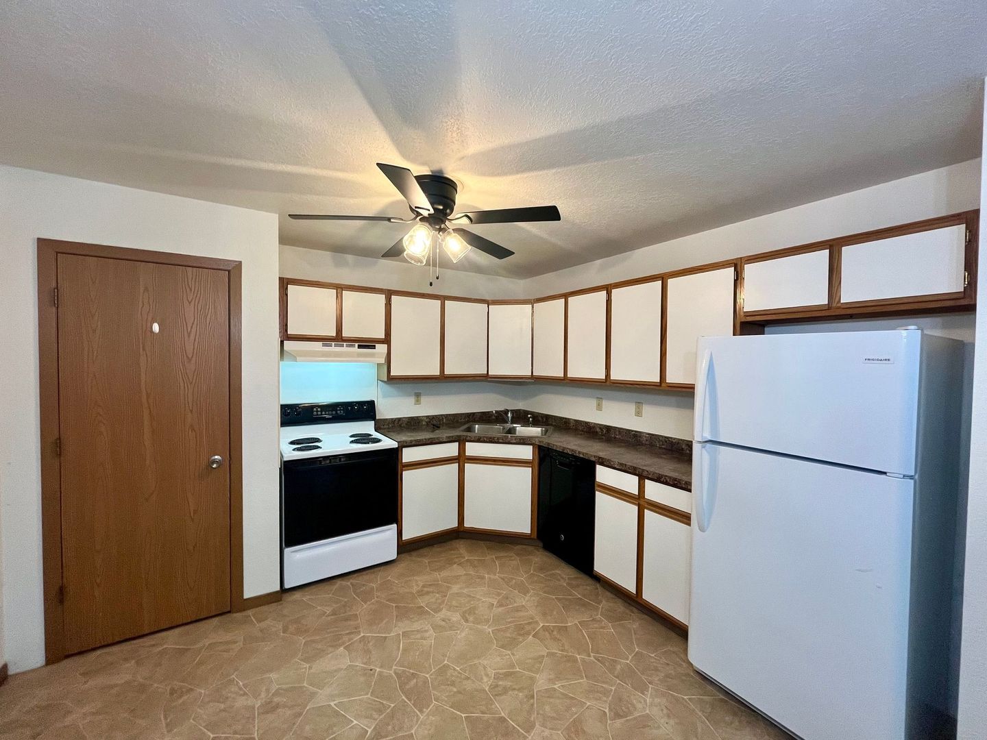 Plover Apartment: 2720 Washington Ave