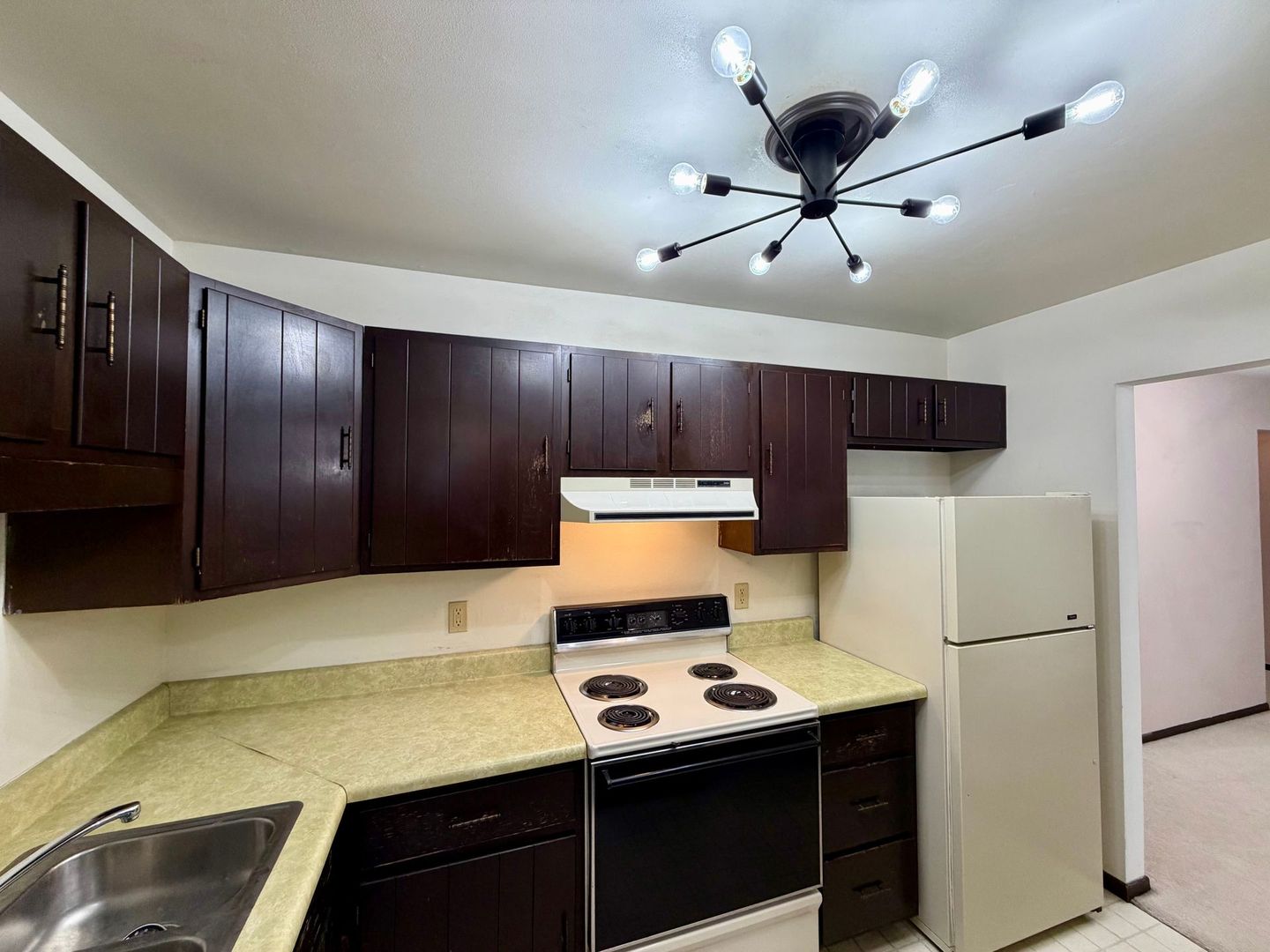 Marshfield Apartment: 1600 Sawyer Dr