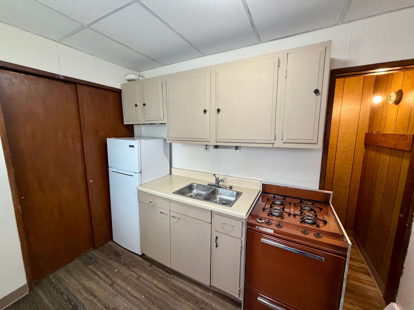 Rhinelander Apartment: 604 Dorr Ave