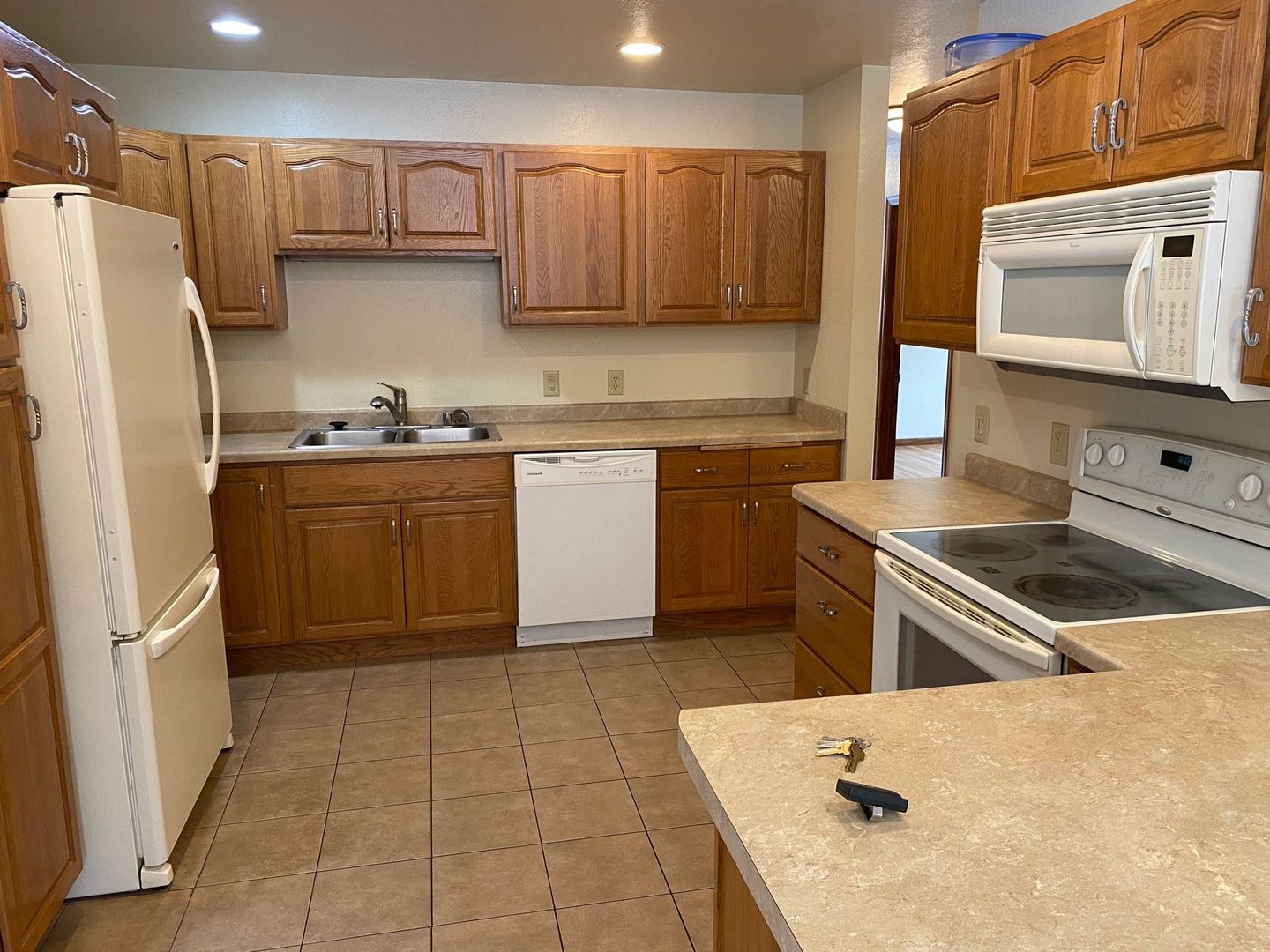 Rhinelander Apartment: 4866-68 Hilltop Rd