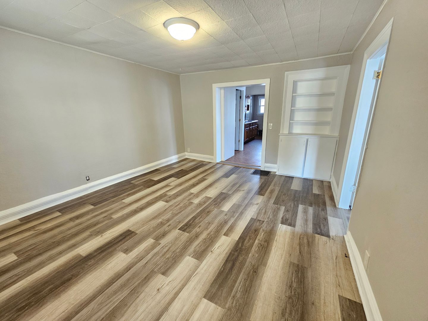 Wisconsin Rapids Apartment: 341 9th St N