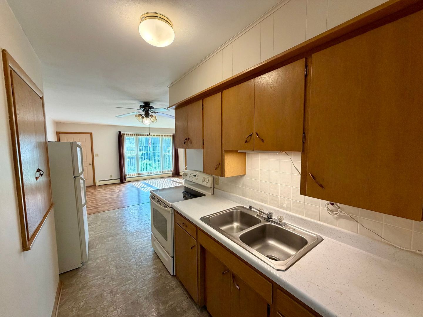 Edgar Apartment: 212 N 1st Ave