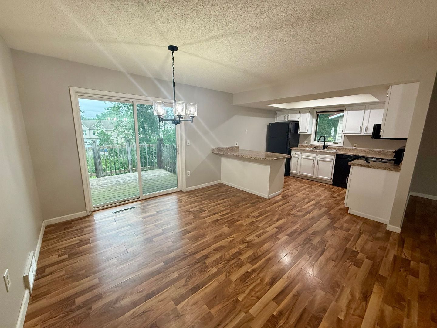 Weston Apartment: 4106 - 4108 E Jelinek Ave