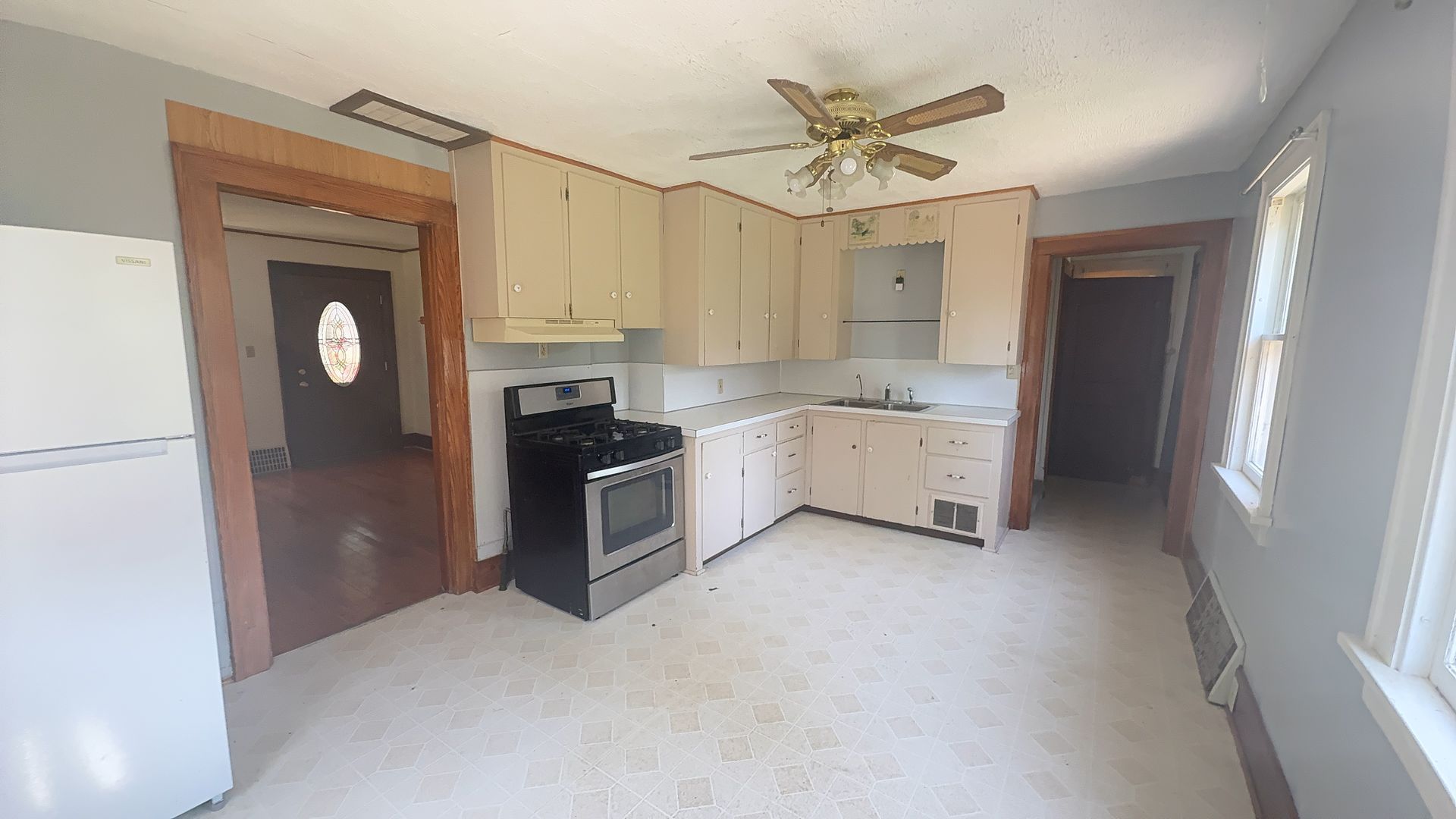 Wausau House: 1005 S 5th Ave