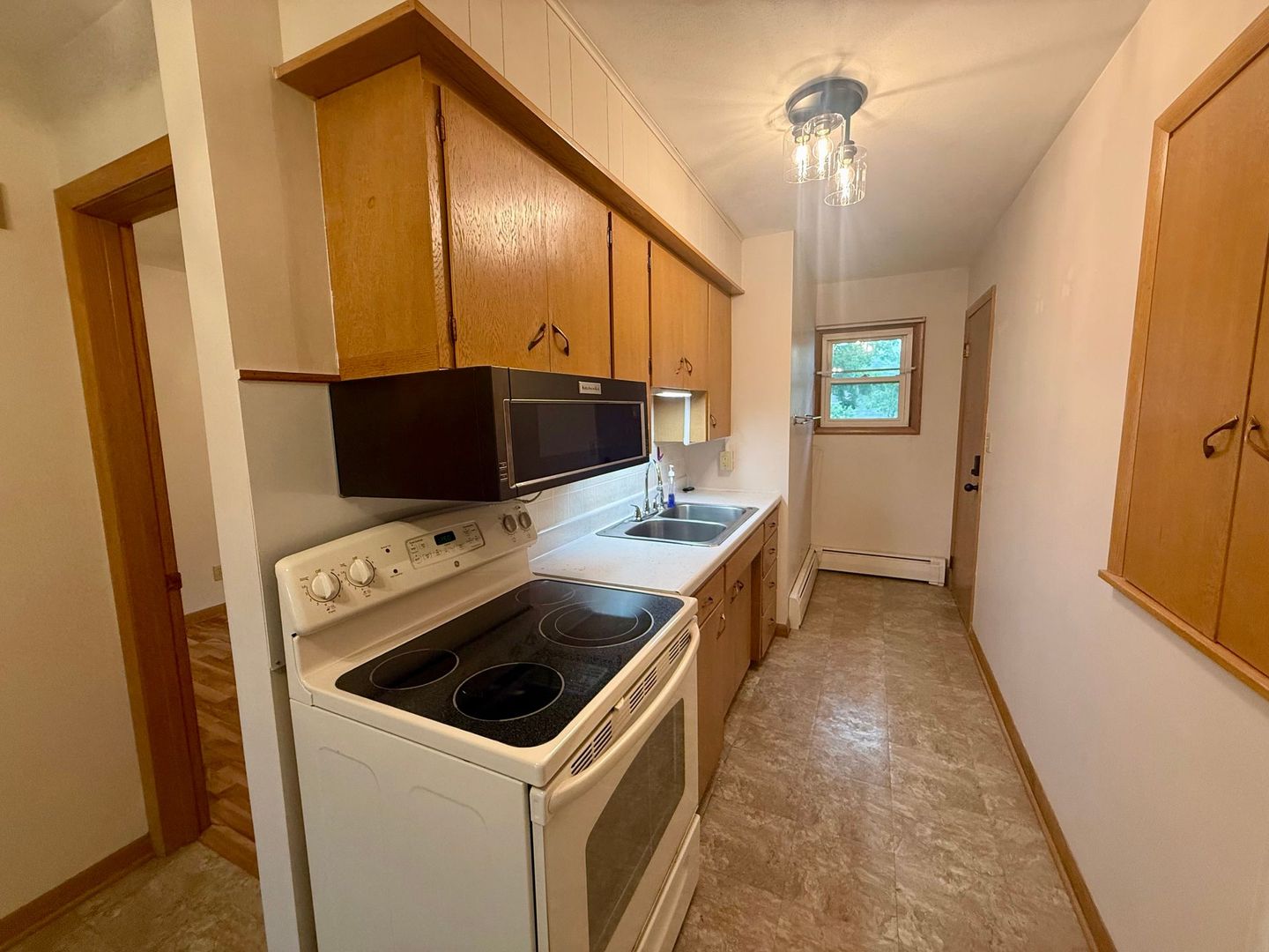Edgar Apartment: 212 N 1st Ave