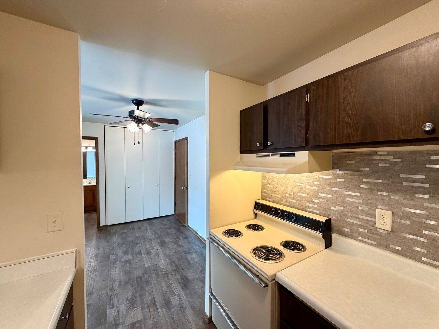 Marshfield Apartment: 619 Laurel Ct