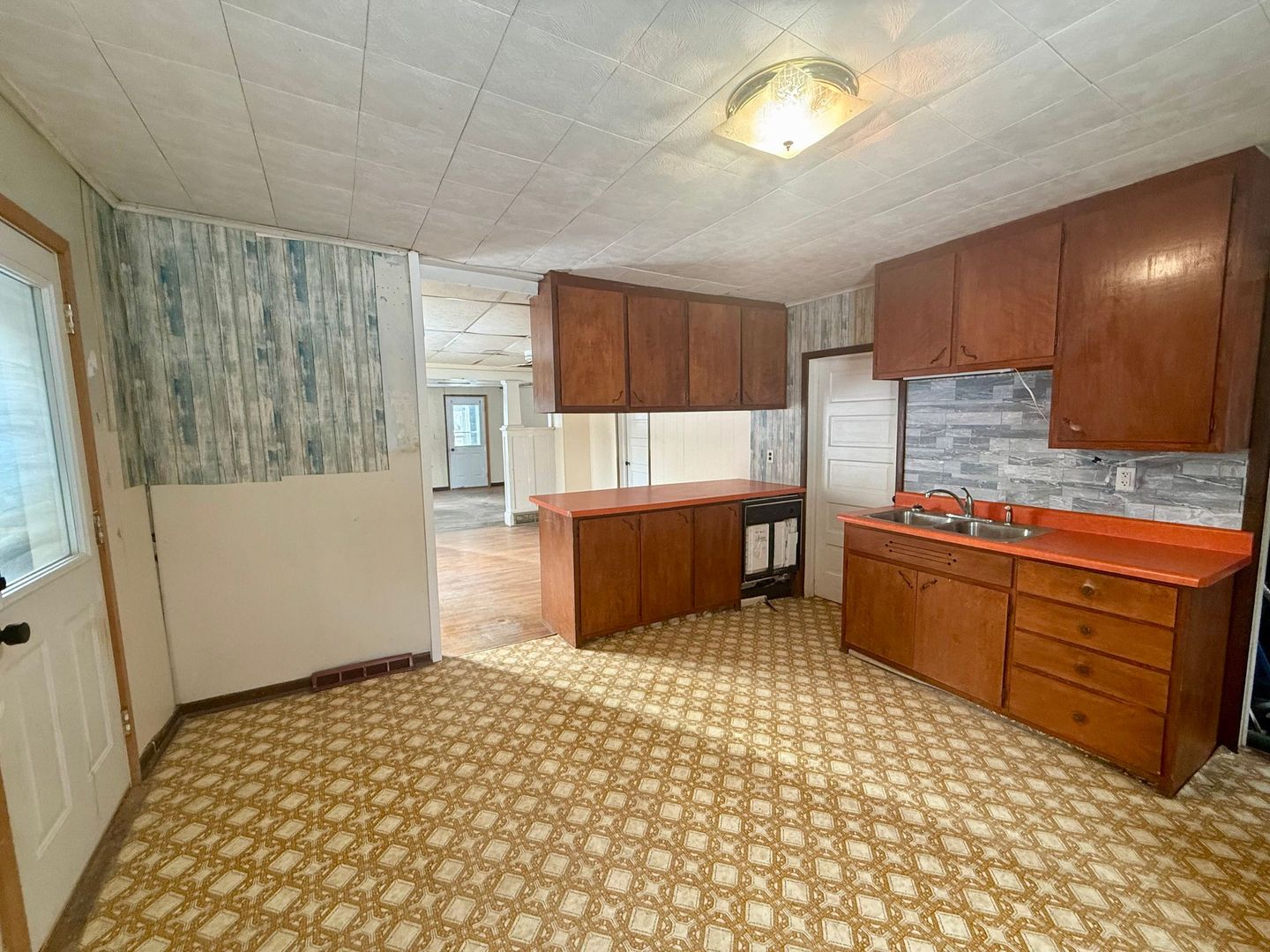 White Lake House: 536 Mill Street