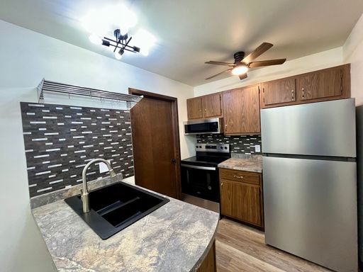 2 Bed 1 Bath Upper in Marshfield : Fall into savings! – NO DEPOSIT Required!