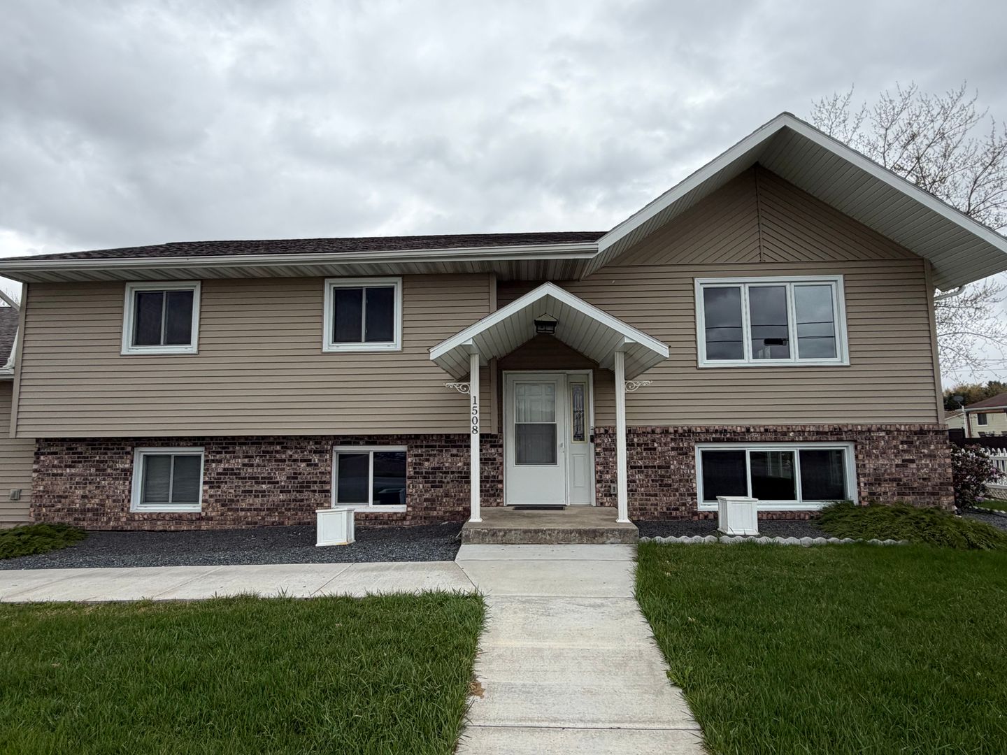 Marshfield House: 1508 E Becker Rd