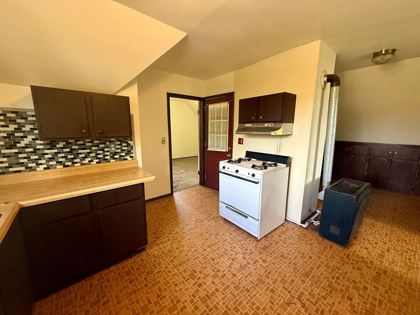 Wausau Apartment: 902 Kickbusch St