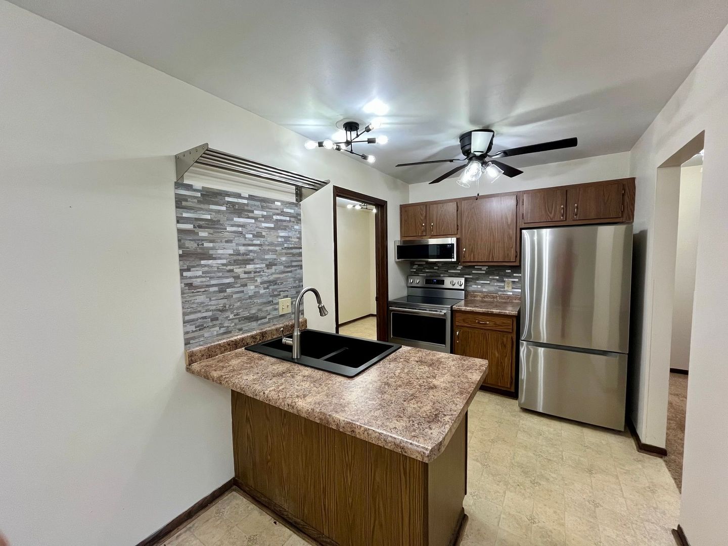 Marshfield Apartment: 1010 Sawyer Dr