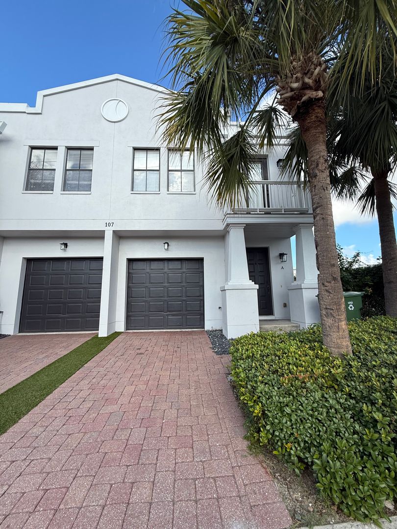 Tampa Apartment: 107 South Packwood Avenue