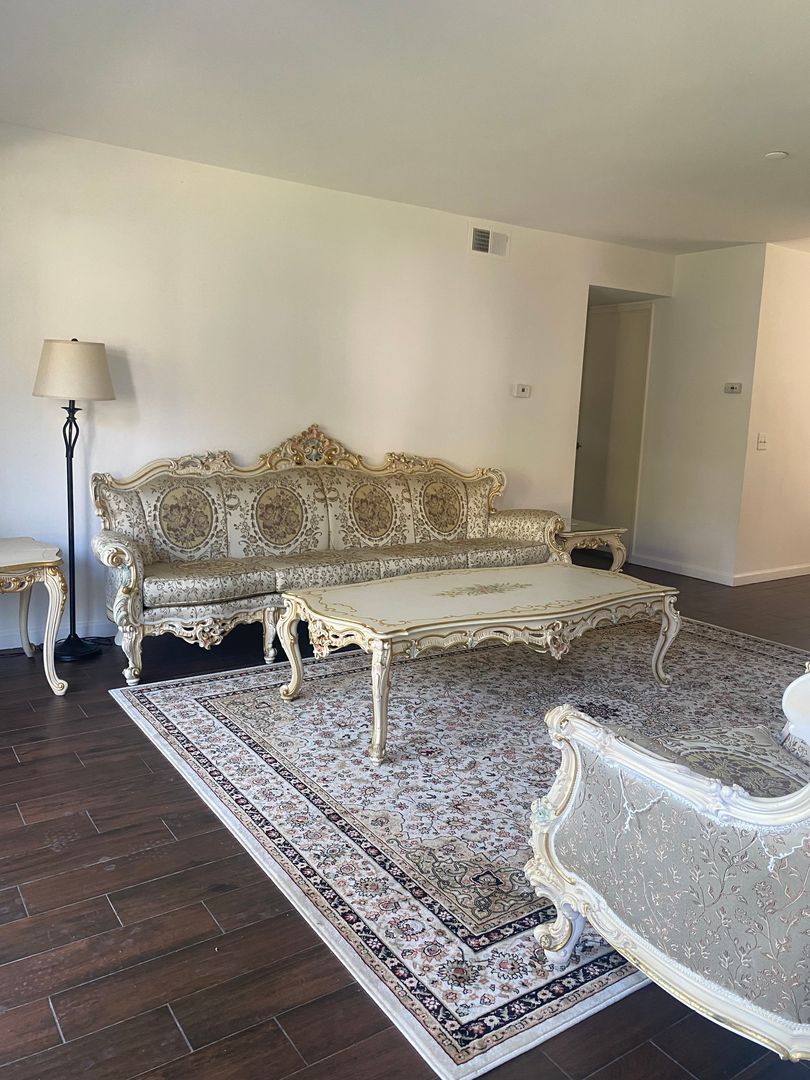 Lake Forest House: 23236 Orange Ave