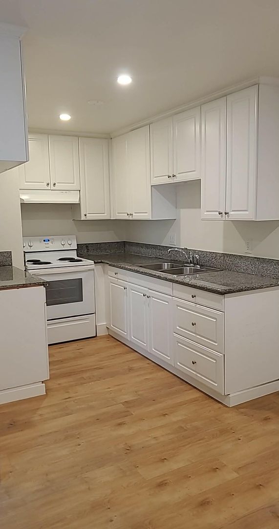 Covina Apartment: 545 E Rue Royale