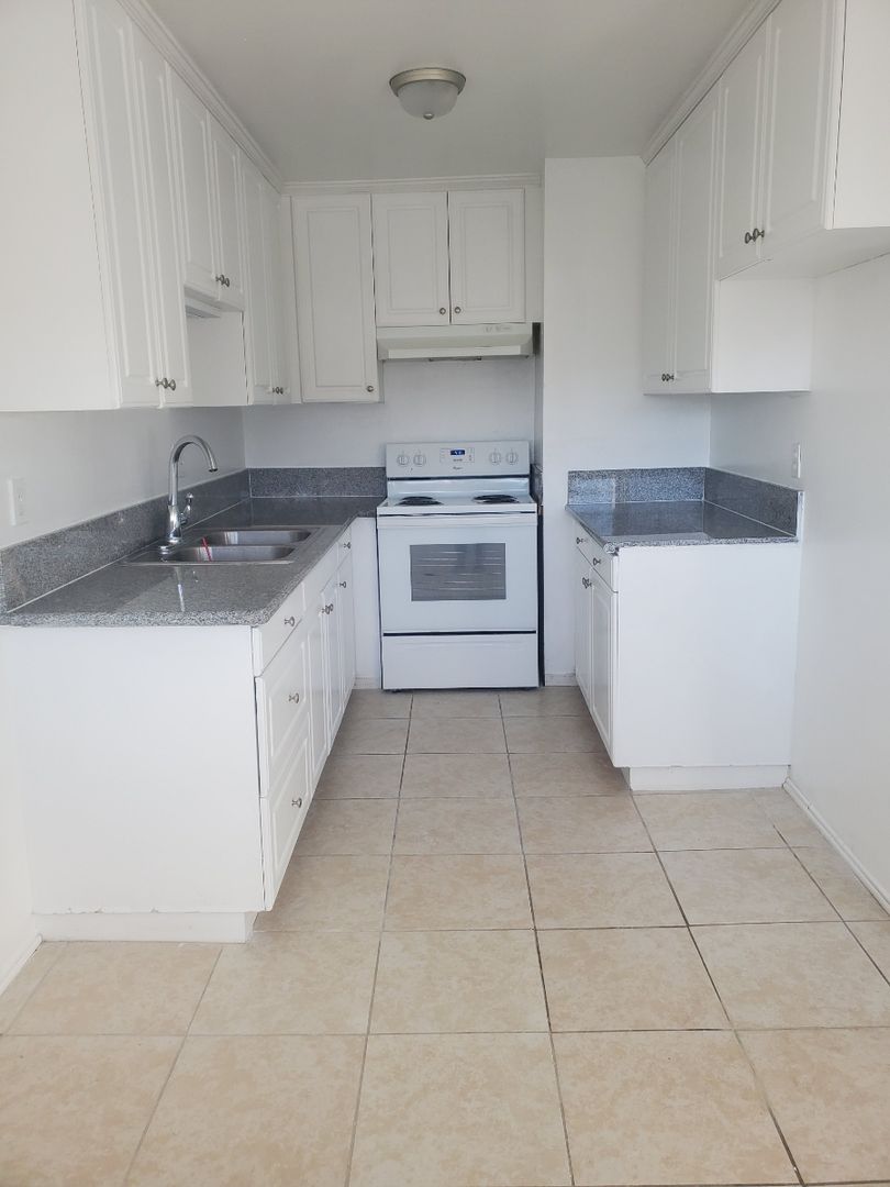 Covina Apartment: 545 E Rue Royale