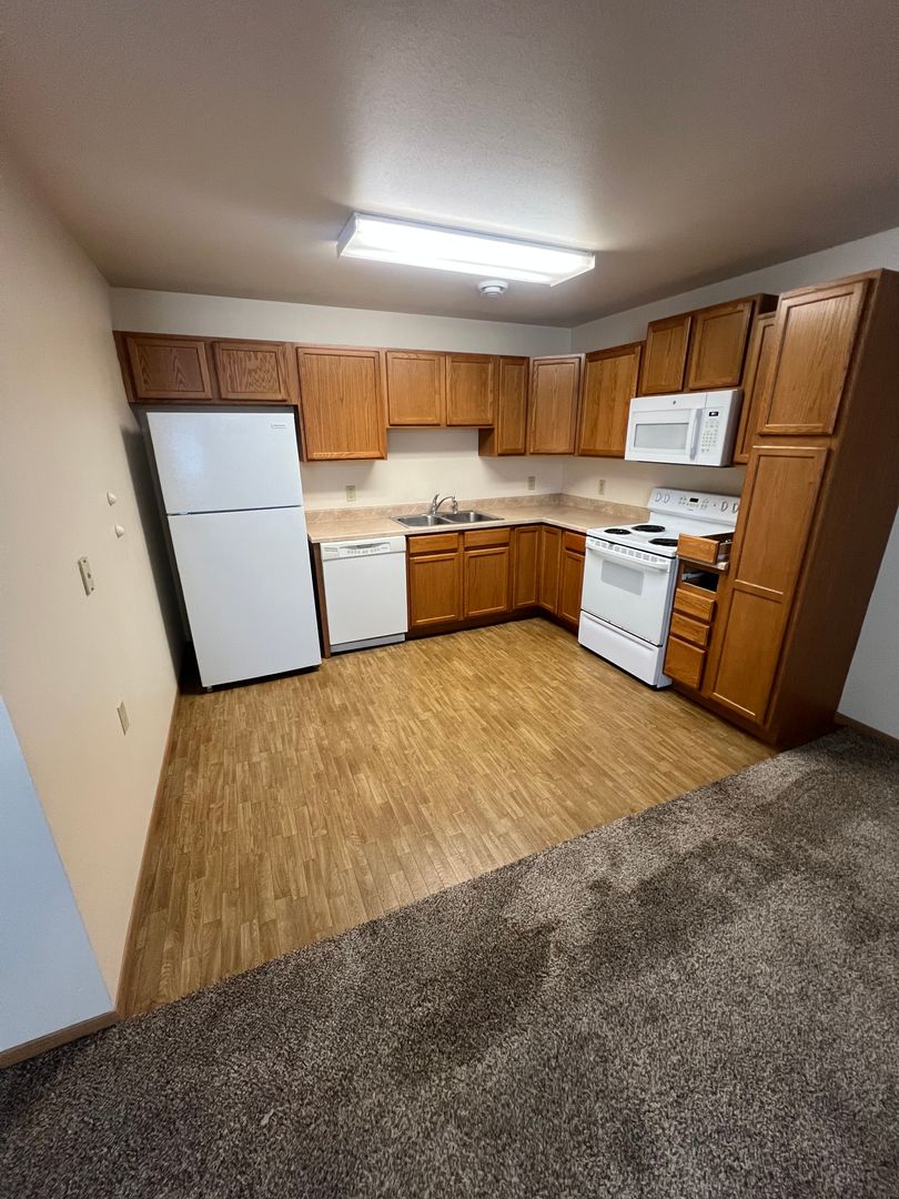 Huron Apartment: 329 7th St NW