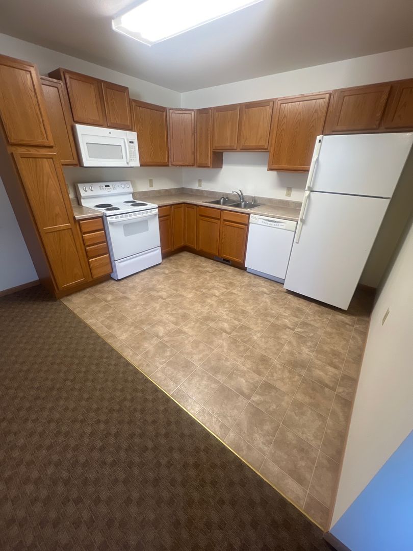 Huron Apartment: 261 7th St NW