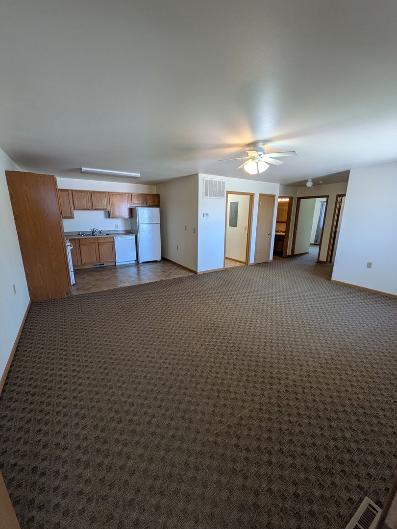 Huron Apartment: 261 7th St NW