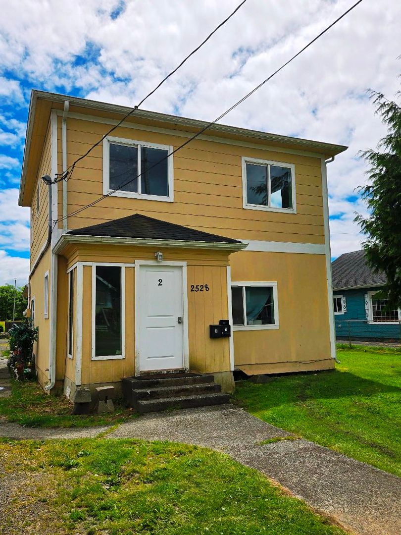 Hoquiam Apartment: 2528 Pacific Ave.