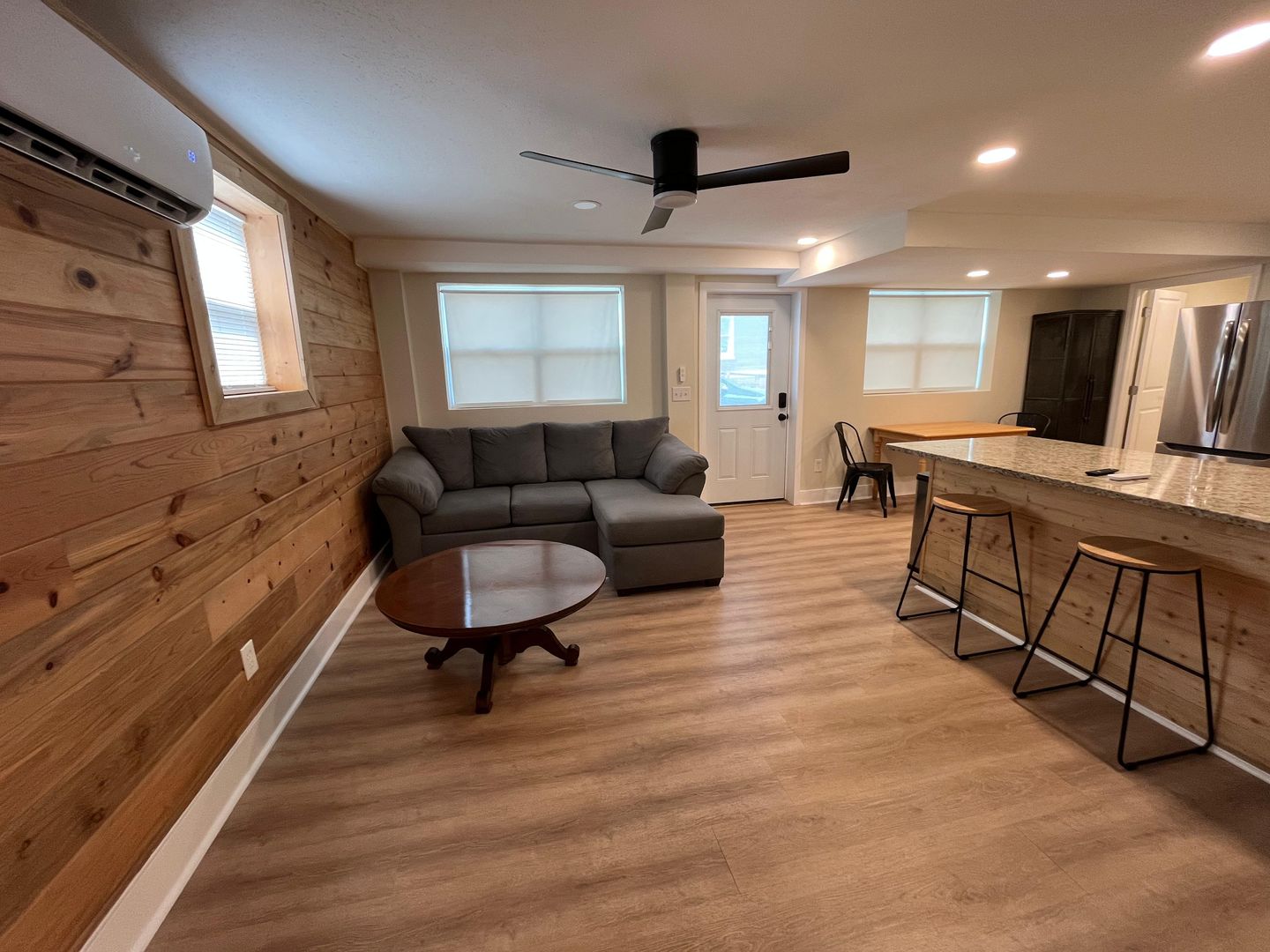 Andrews Apartment: 254 3rd St