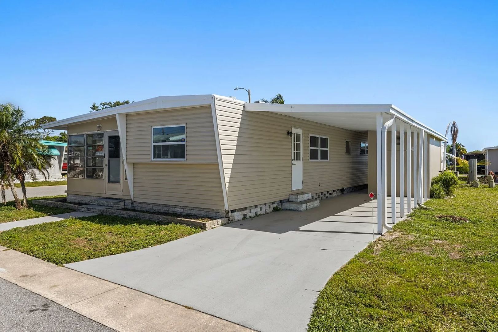 Largo Apartment: 2505 E Bay Dr, Lot 88, Largo, FL 33771