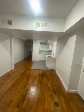 4 bedroom in Fordham section of the Bronx – photo 1