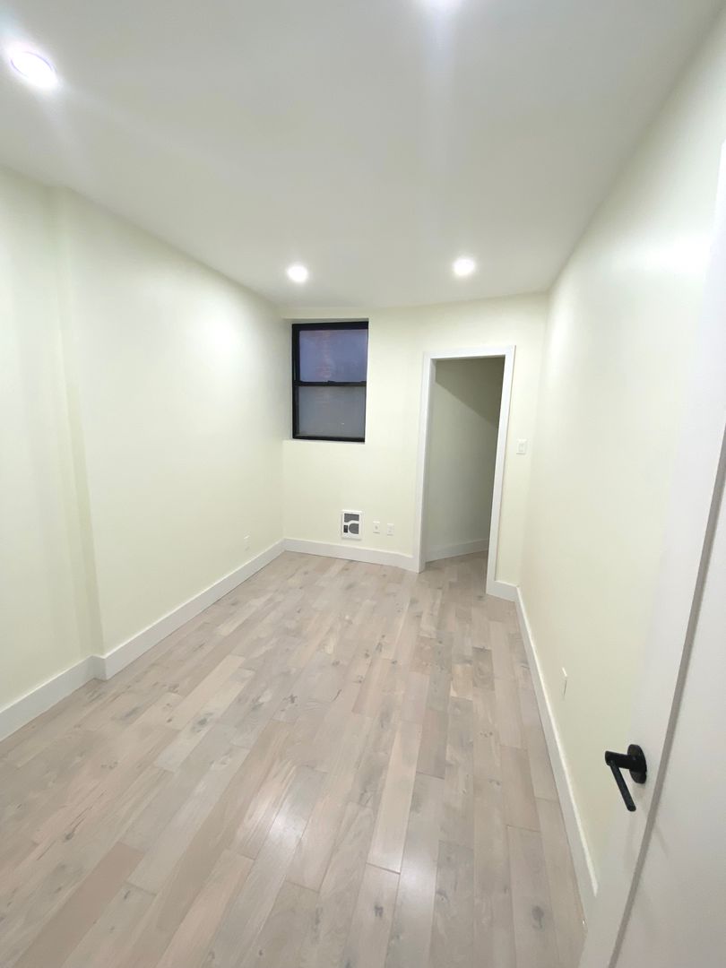 Brooklyn Apartment: 2112 Regent Place