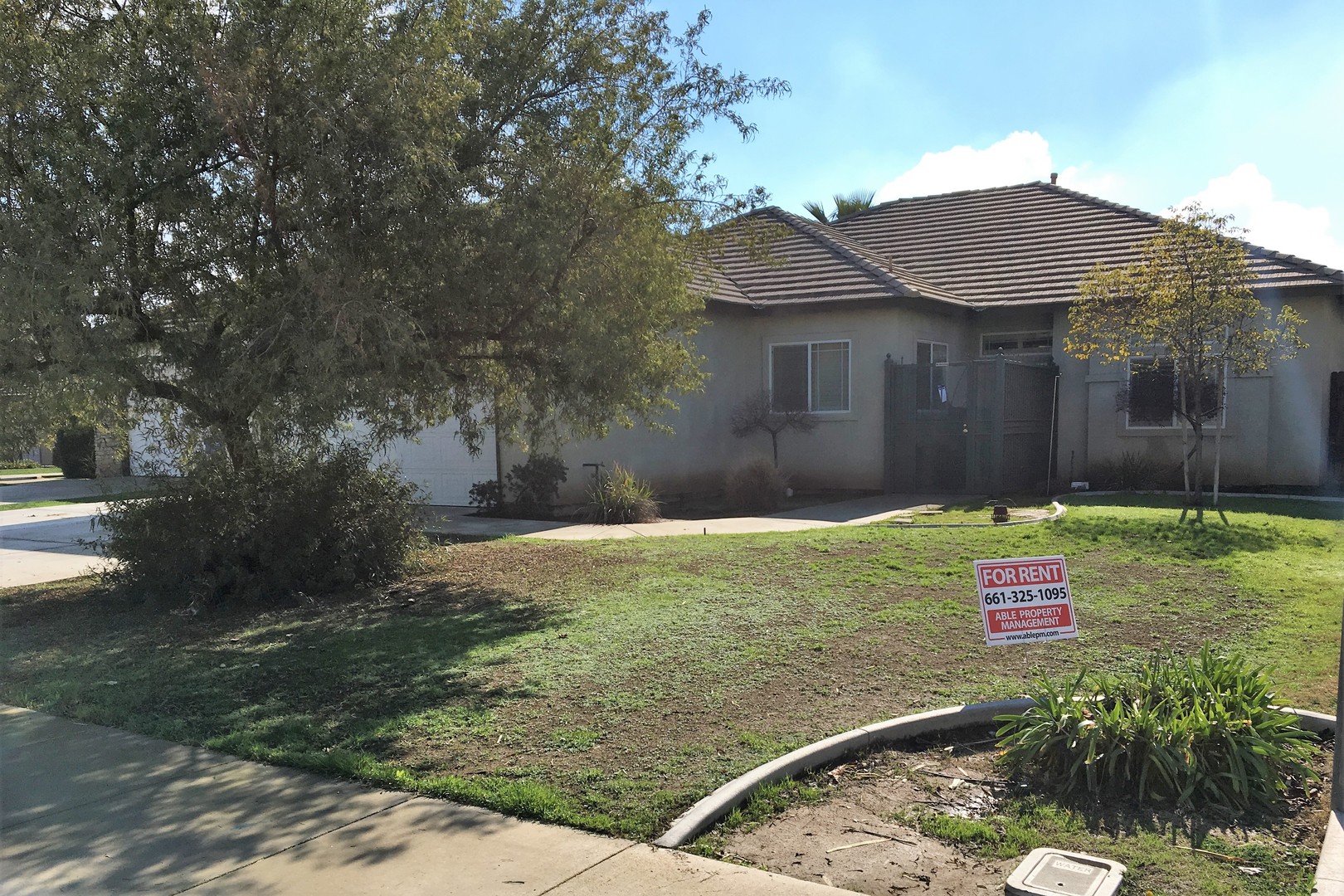 Bakersfield House: 525 Blue Meadow Ct.