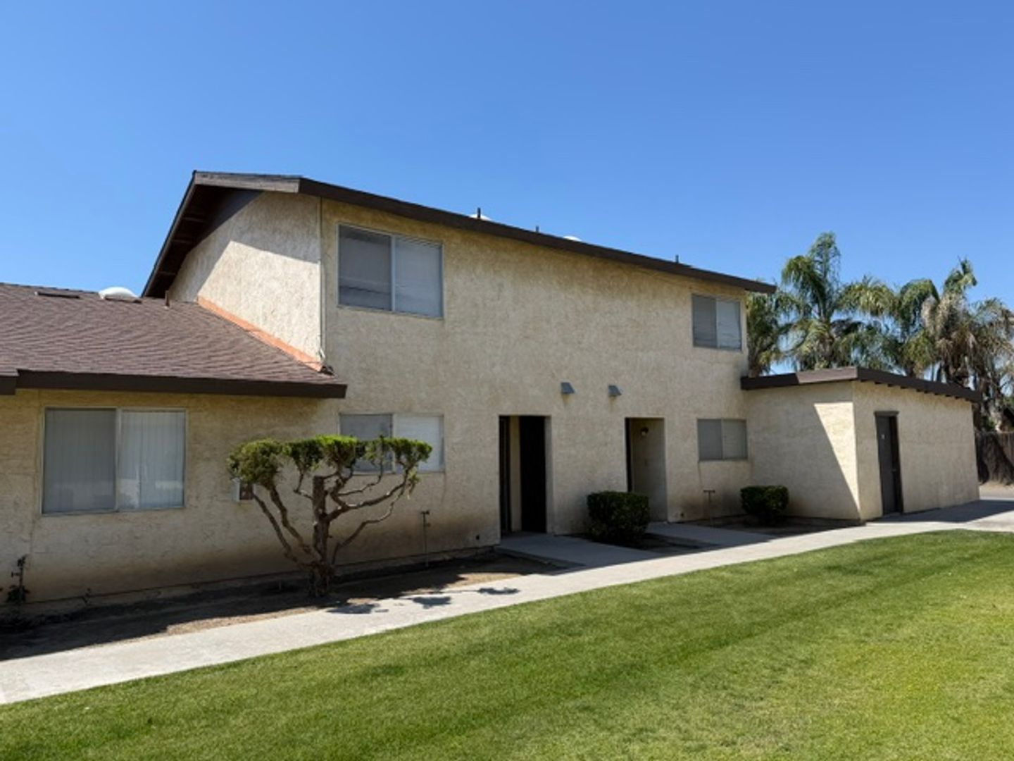 Bakersfield Apartment: 2419 Westholme Blvd.