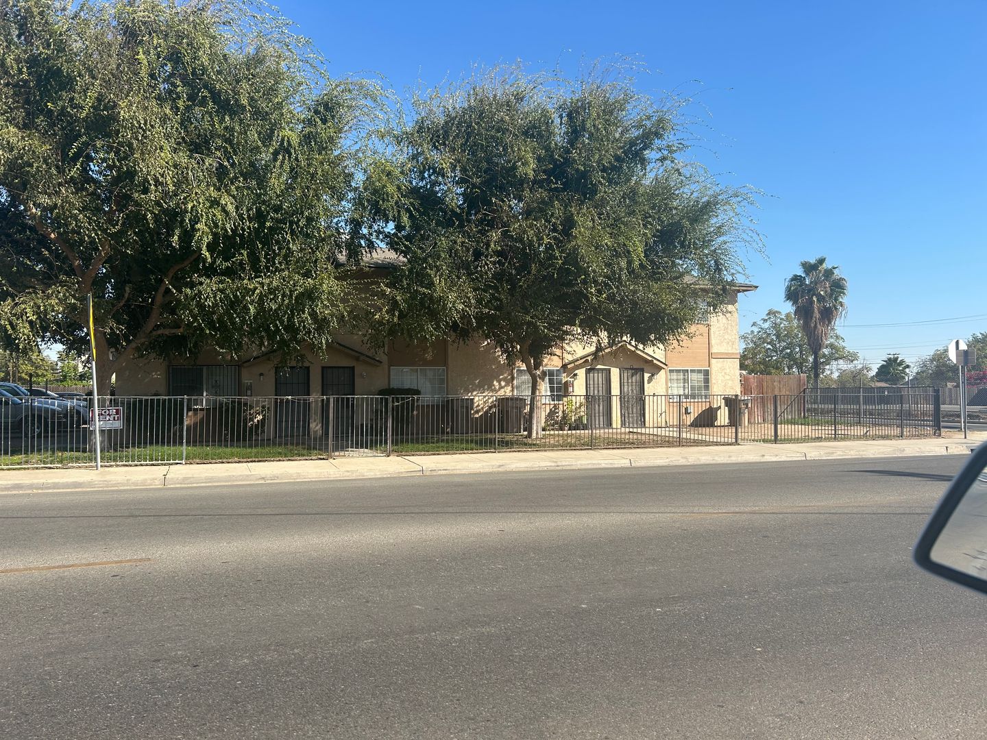 Bakersfield Apartment: 1400 Lake St.